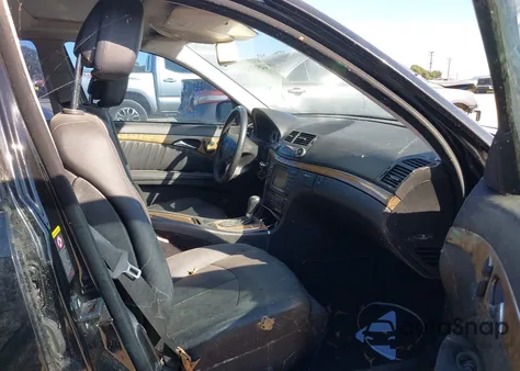 2007 Mercedes-Benz E 550 z USA, uszkodzony, nr VIN WDBUF72XX7B073599